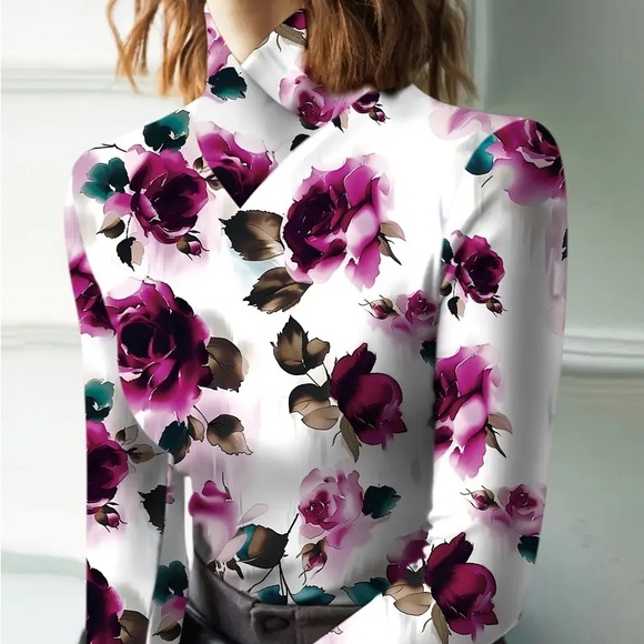 chic Tops - Chime Floral Print Tie-neck Blouse Large Purple Roses on a White Background Sz M